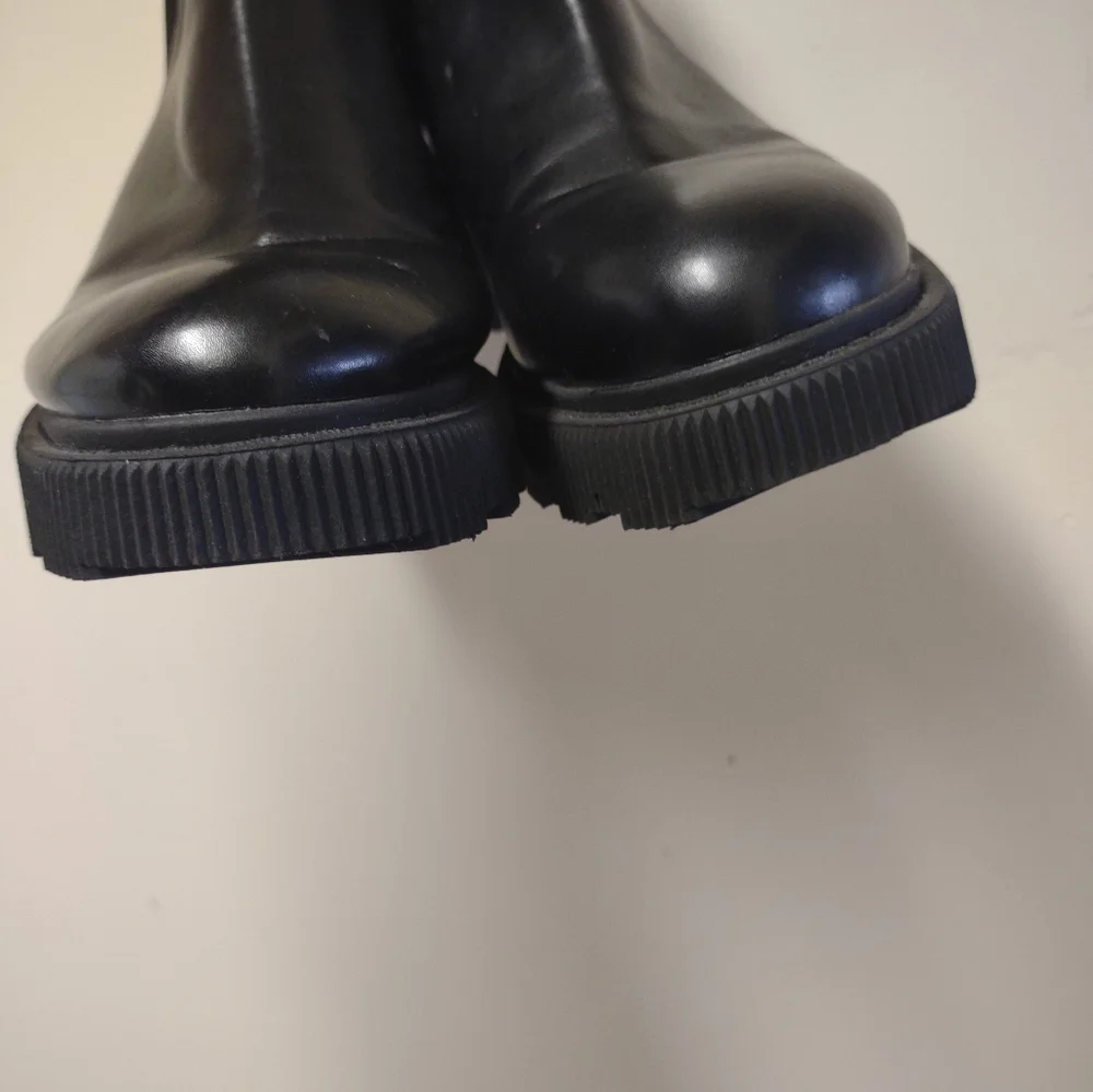 Zara Women's Black Leather Chunky Lugsole Ankle Booties Boots Size 40 - Picture 3 of 12